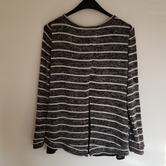 Larry Levine Split Back Striped Sweater - Picture 4 of 7